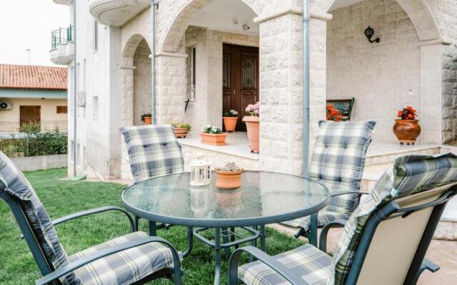 Veria Panorama Luxury Suite with Garden 2