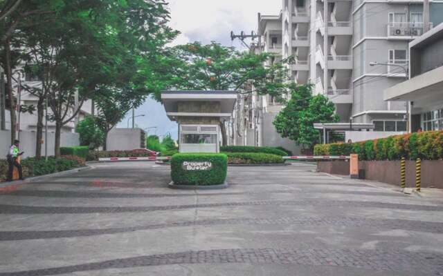 Room in Condo - Butler's Bnb A Trees Residences Qc Phil