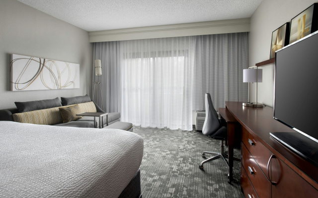 Courtyard by Marriott Lincroft Red Bank