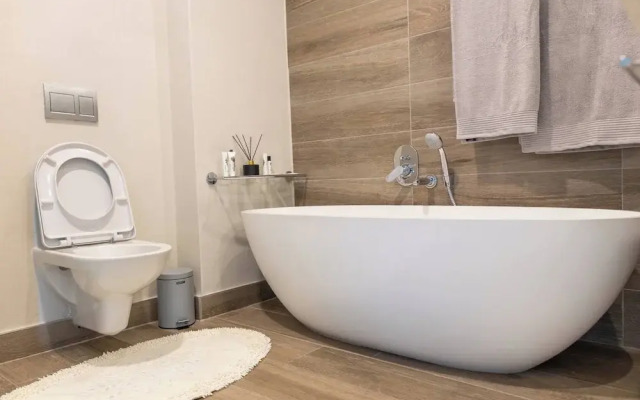 Stylish & Elegant With Epic Views Near Menlyn