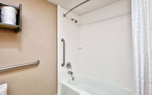Super 8 by Wyndham Victoria / South / Hwy 59