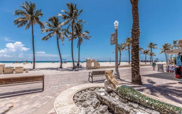 Palm Lined Oasis Walk To Beach