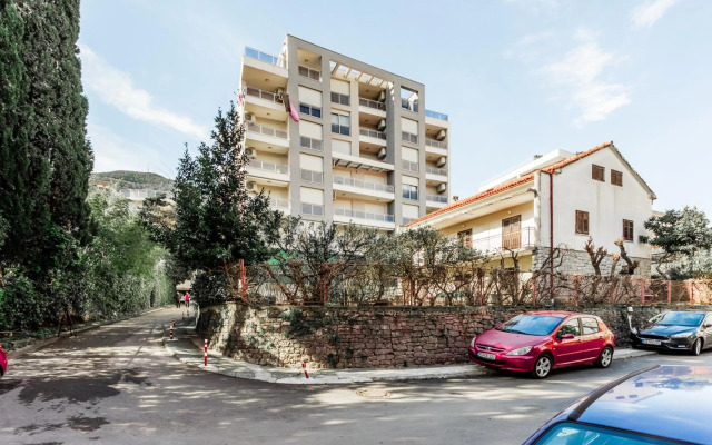 Apartments LORA Cetinjska18