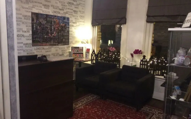 Art Gallery Hotel Bv