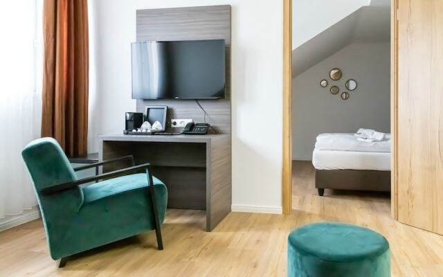 Central Hotel & Lounge Adult Only