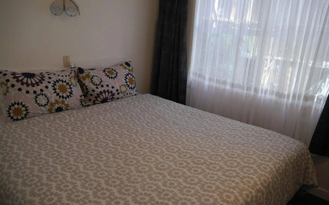 Raglan Palm Beach Motel