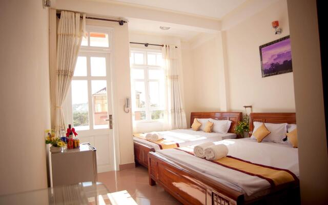 Happy Day Hotel
