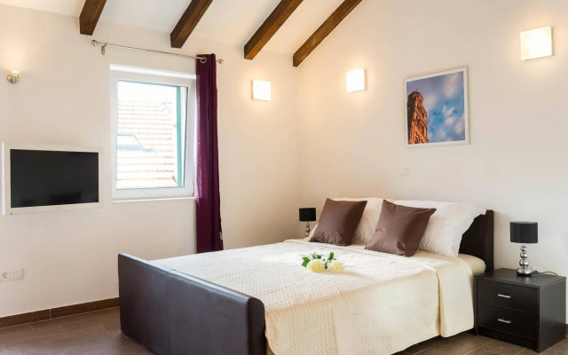 Split Oasis Apartments