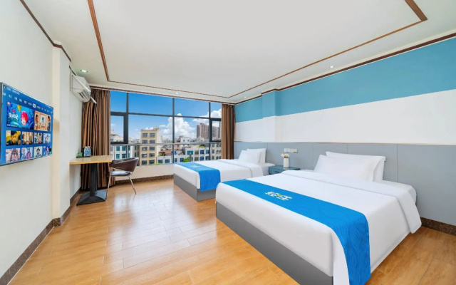 Huatian Holiday Hotel (Xinyuan International Plaza store)