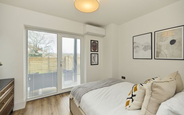 The Wembley Park Secret - Spacious 3bdr Flat With Terrace