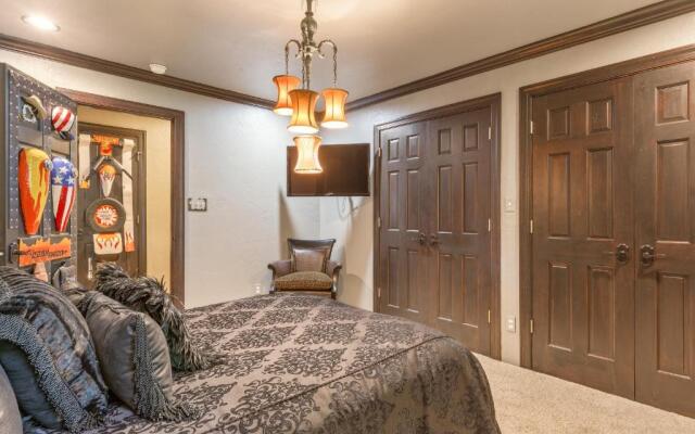 The Funky Monkey Inn