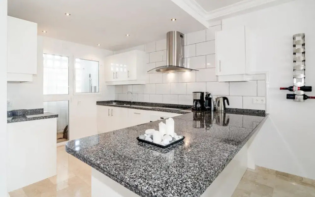 PP- Fantastic 2 bedroom apt with roof top terrace