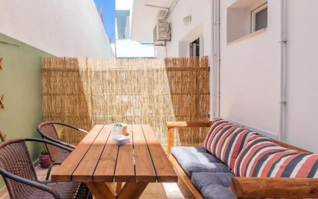 Avra Suites in City center - 50m to Beach
