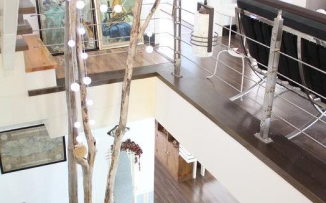 Barramunbi Lounge