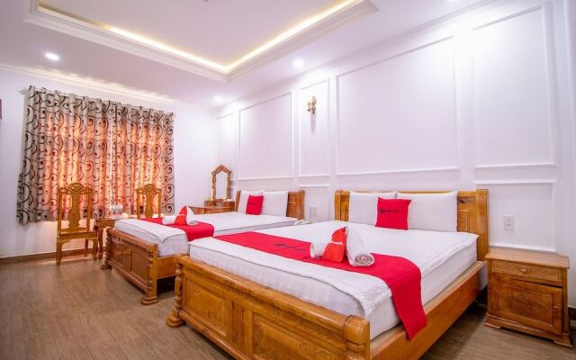 Reddoorz Plus near Phan Xich Long