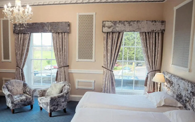 Shaw Hill Hotel Golf And Country Club