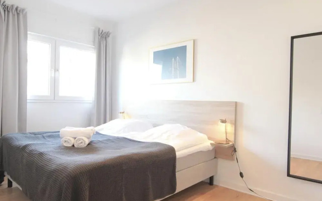 Great 2-bed w Balcony
