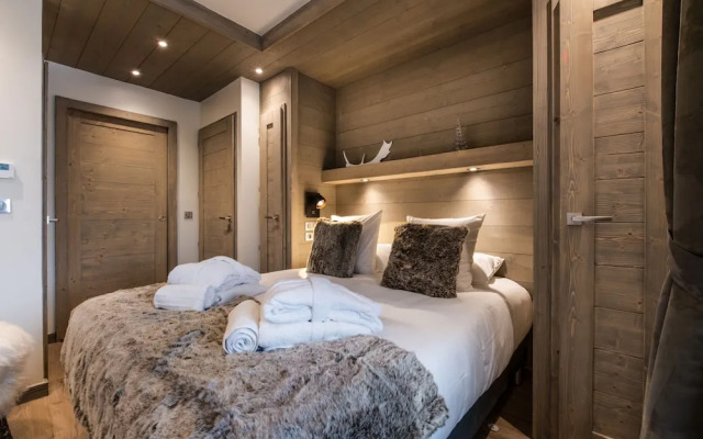 Yellowstone Lodge Chalet 2