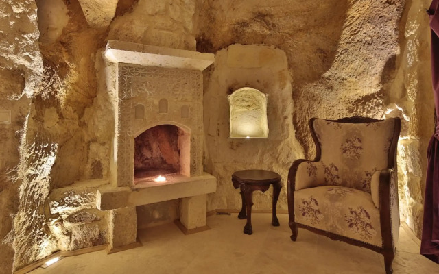 Golden Cave Suites