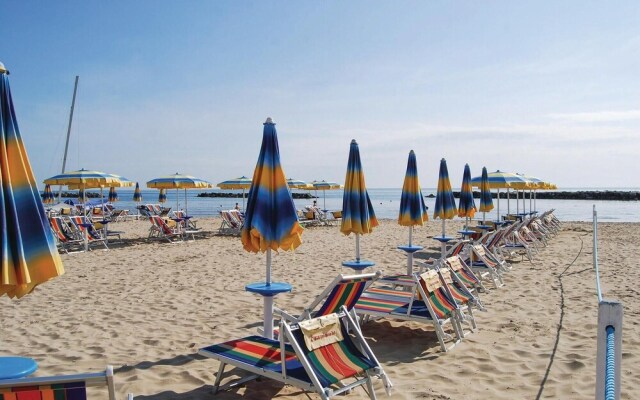 Amazing Apartment in Villa Rosa TE With 2 Bedrooms
