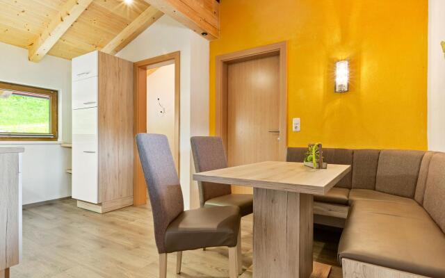 Comfy Apartment in Hollersbach im Pinzgau near Lake