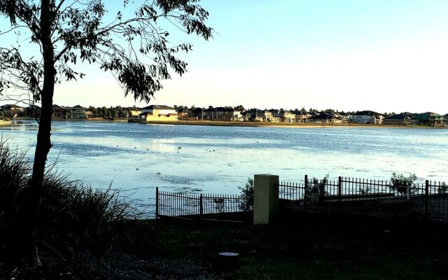 Deluxe Lake View House