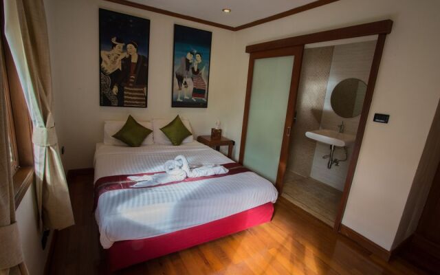 Sirinthara Villa 4 bed pool Nai Harn