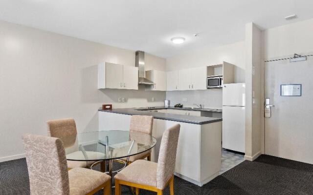 Ramada By Wyndham Hamilton City Center