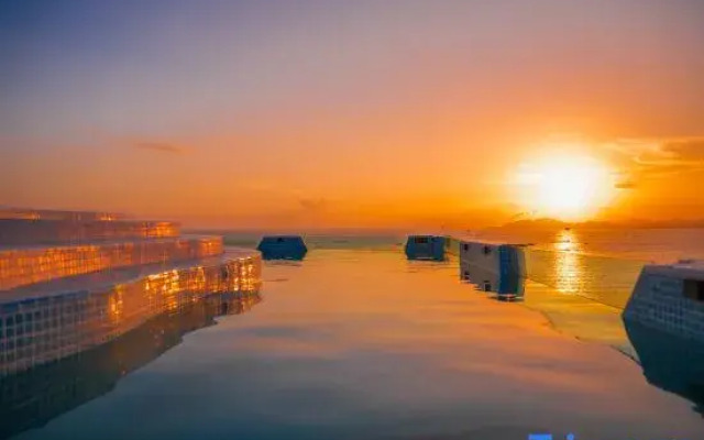 Sunset, Sicilian Beauty (Huidong Double Moon Bay lovers embankment shop)