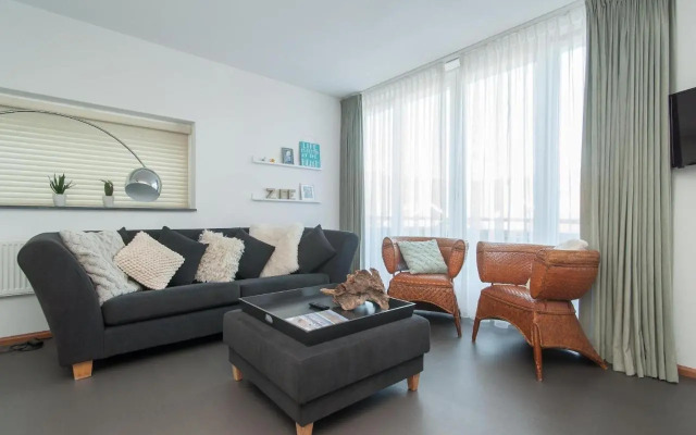 Holiday Home With Balcony in Callanstoog