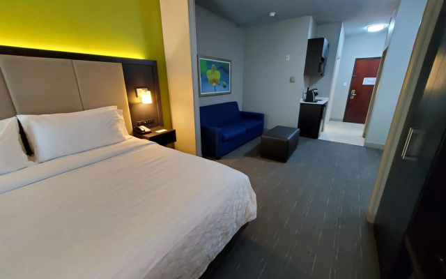 Holiday Inn Express Hotel & Suites Pearland by IHG