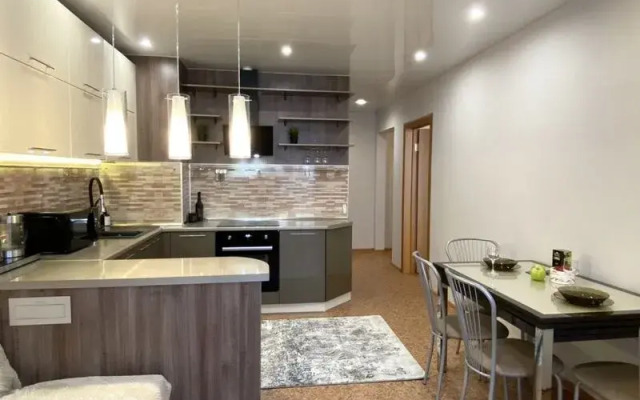 Moon72 on Sozidateley street, 7
