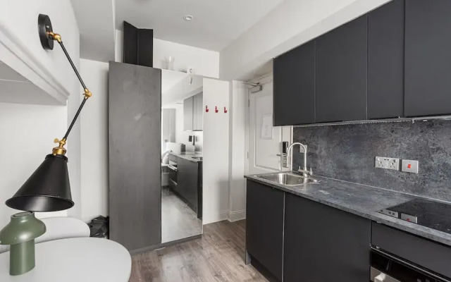 Modern Studio at Inverness Terrace