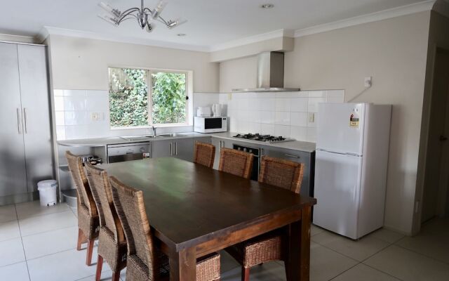 Arent Serviced House 82A Richardson Road