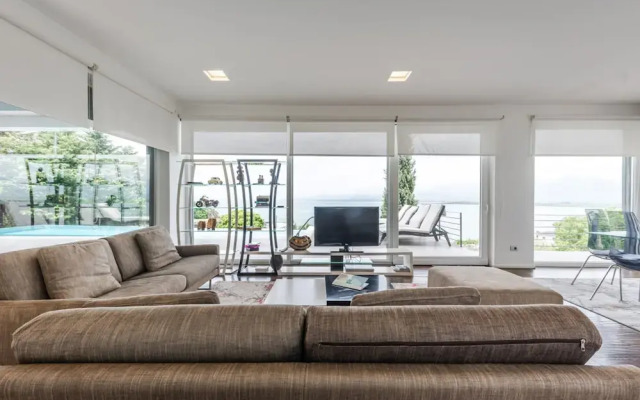 Exclusive Lake Villa