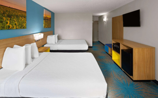 Days Inn & Suites by Wyndham Northwest Indianapolis