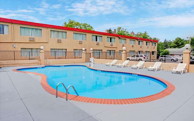 Howard Johnson by Wyndham Pikesville