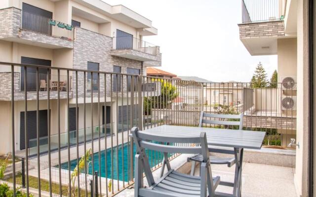 Gorgeous Apartment With Pool and Balcony In Izmir