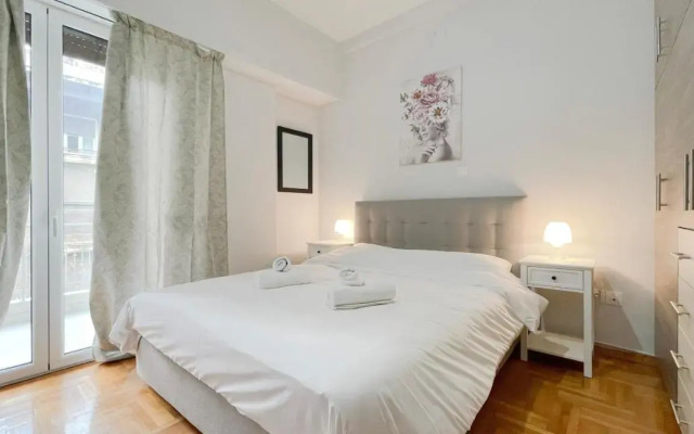 Kodrigktonos Central 77sqm apt in Viktoria