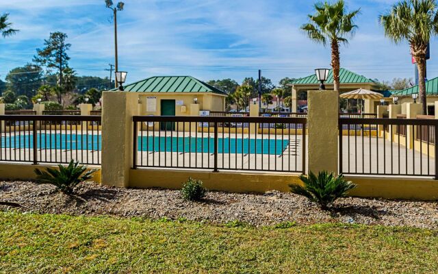 Econo Lodge Inn & Suites Hardeeville I-95