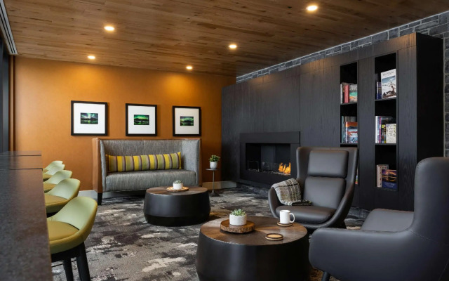 Peaks Hotel and Suites