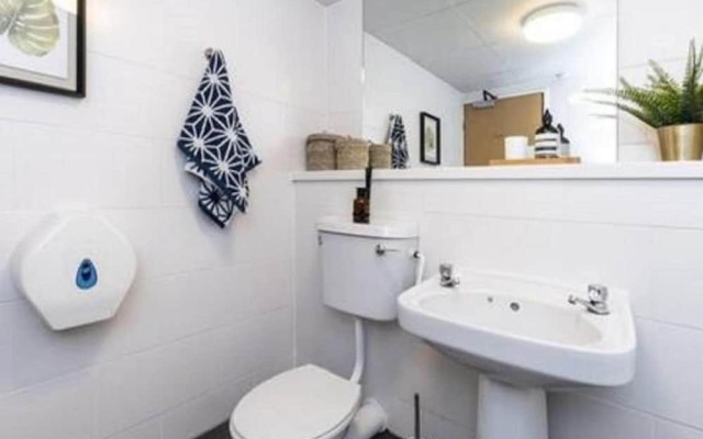 Modern Rooms And Studio In Westminster