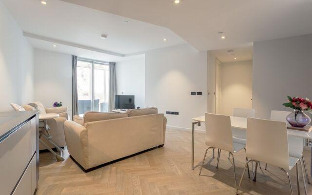 Incredible 1 Bedroom Penthouse with Balcony in Battersea