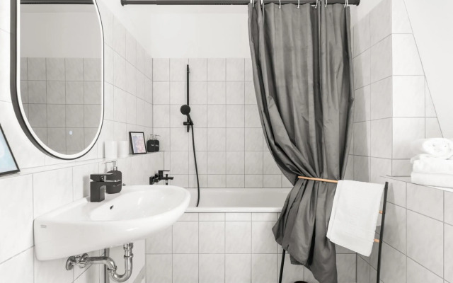 Design Apartment in Messe & Rheinnähe I Netflix I Küche