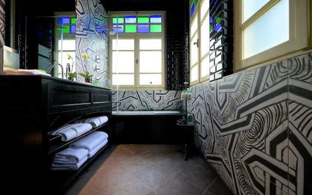The Alma Hotel and Lounge 
