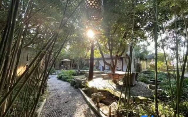 Yueshang Zen Space Homestay (Zhouzhuang Ancient Town Branch)