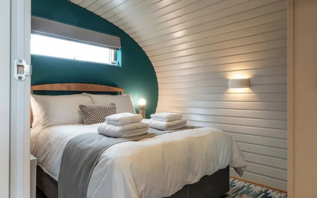 Sustainable 2BD Pod on Old Chalford Farm