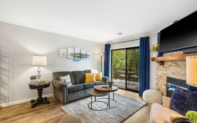 Blue Royale Retreat - Condo for 6