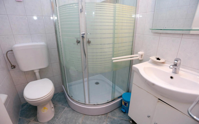 Apartments by the sea Seget Vranjica, Trogir - 10344