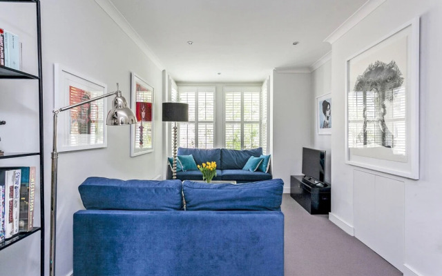 Elegant Shepherds Bush Home by Kensington Olympia